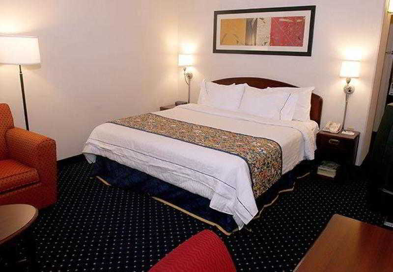 Courtyard Detroit Utica Hotel Eksteriør billede